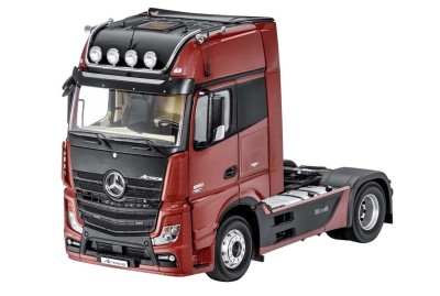 Модель грузовика Mercedes-Benz Actros, GigaSpace Cab (2500), Semitrailer Tractor, Red / Black, 1:18 Scale