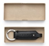Кожаный брелок Volvo Black Leather Key Ring, артикул 30673560