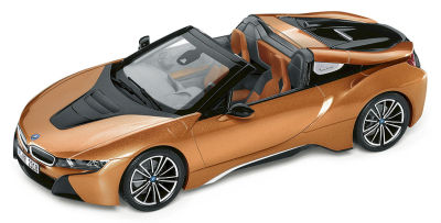 Модель автомобиля BMW i8 Roadster, E Copper Metallic / Black, 1:18 Scale