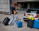 Туристическая сумка на колисках MINI Contrast Zipper Soft Luggage, Black/Energetic Yellow/White, артикул 80225A21199