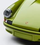 Модель автомобиля Porsche 911 Carrera RS 2.7, Scale 1:24, Lime Green, артикул MAP02482118