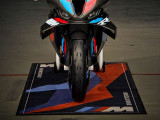 Коврик для мотоцикла BMW M Motorcycle Mat, артикул 77025A5F058