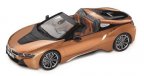 Модель автомобиля BMW i8 Roadster, E Copper Metallic / Black, 1:64 Scale