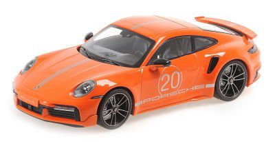 Модель автомобиля Porsche 911 (992) Turbo S Coupe Sport Design, 1:18, Orange