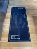 Юбилейный мат/коврик для мотоцикла BMW Motorrad Motorcycle Mat, 100 Years Motorrad Edition, артикул 77025A5E6D8
