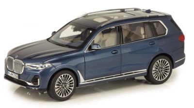 Масштабная модель автомобиля BMW X7, Arctic Blue, 1:18 Scale