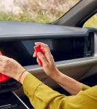 Средство для очистки дисплеев и глянцевых поверхностей Porsche 2-in-1 Display Cleaner, Red, артикул 00004400254