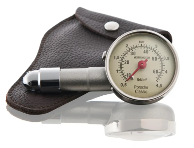 Манометр Porsche Classic в кожаном футляре