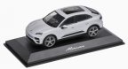 Модель автомобиля Porsche Macan Turbo (H2), ice grey metallic, Scale 1:43
